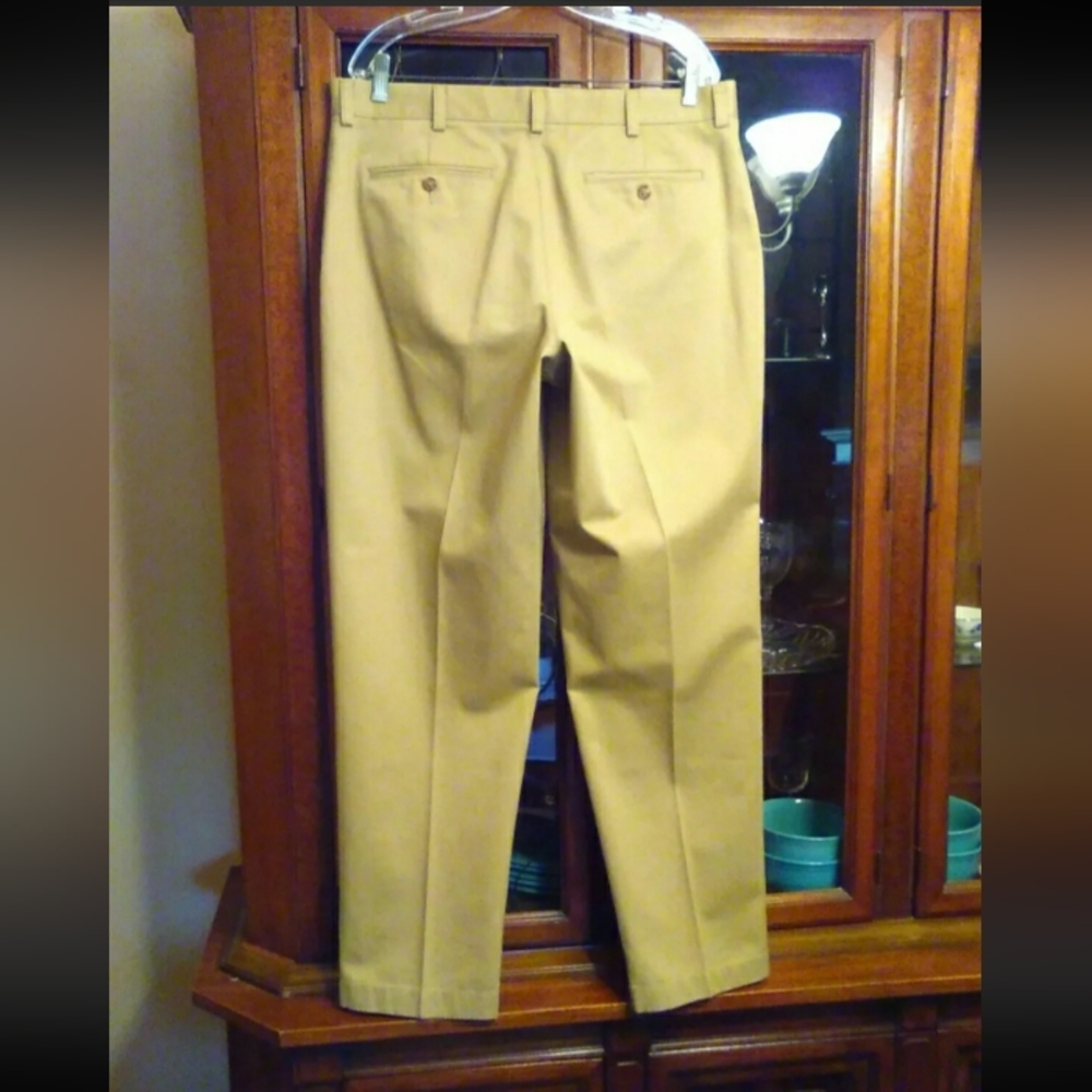 Mens New W36 L32 L.L. BEAN CLASSIC FIT Golden Khaki Flat Front Chinos. Pants